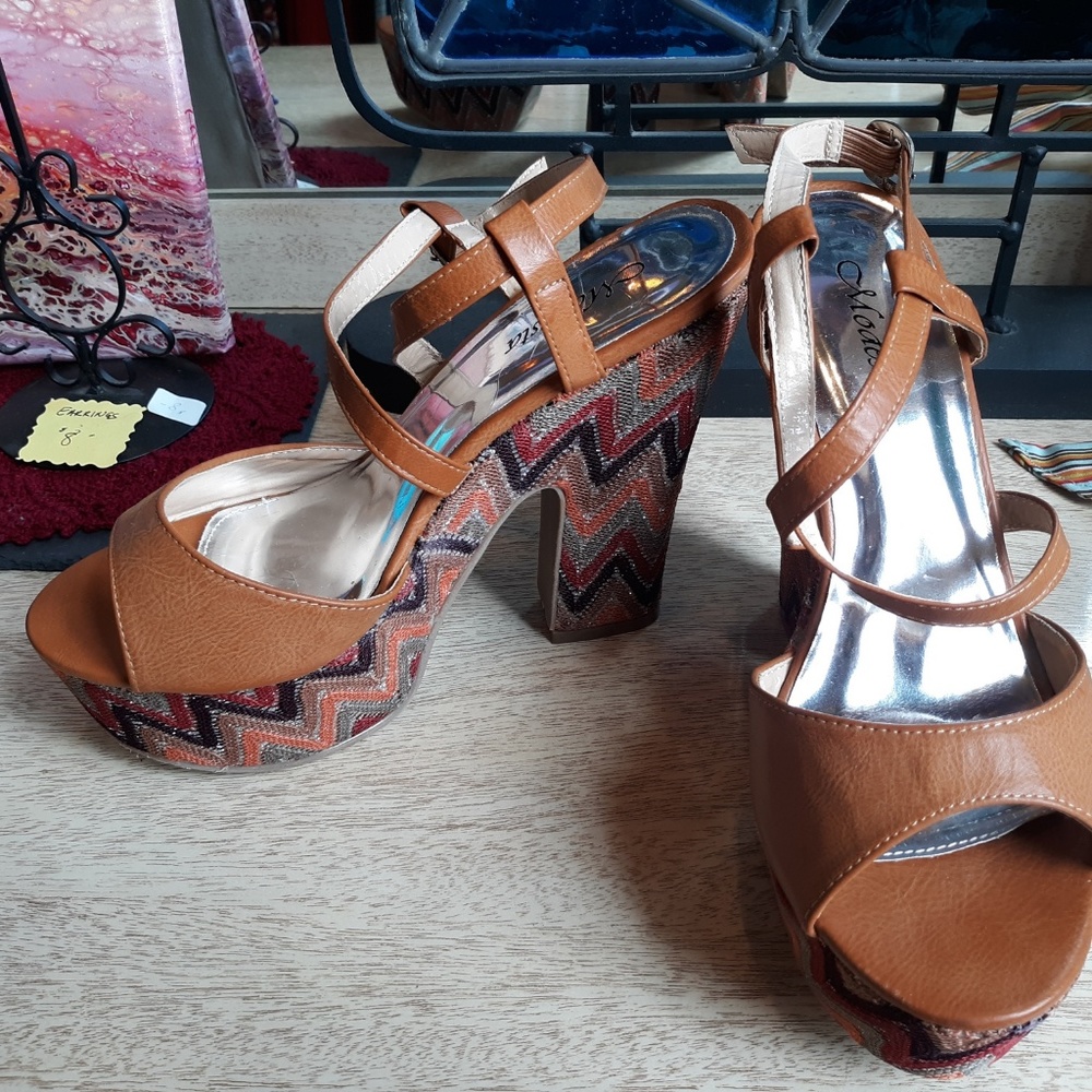 Modesta Missoni Platform Tan sandals
